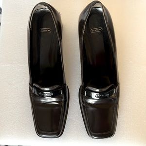 Coach Dark Brown Leather  7 B  Pump 2” heel Made in Italy